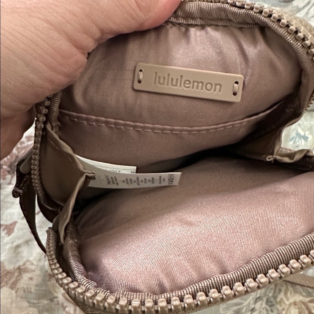 lululemon athletica Silver and Tan Belt Bag - Picture 6 of 6
